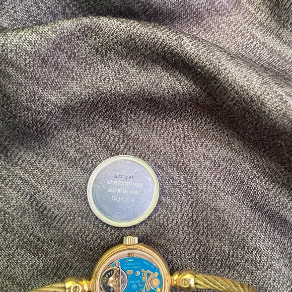 Vintage GUCCI 2047L Women's Cable Bangle Bracelet Watch  Face Gold Logo. - Picture 9 of 10
